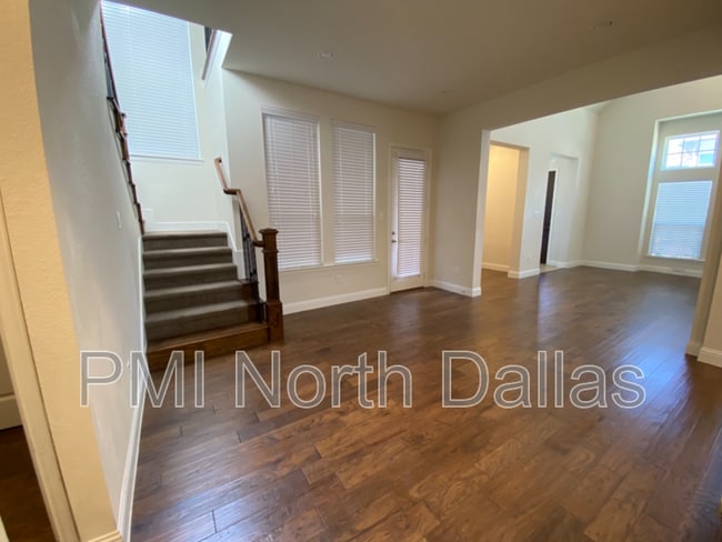 Building Photo - 6909 Royal View Dr