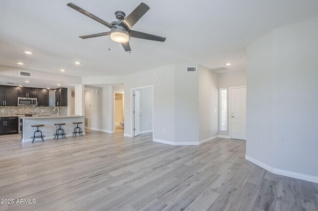 Building Photo - 2425 W Bronco Butte Trl