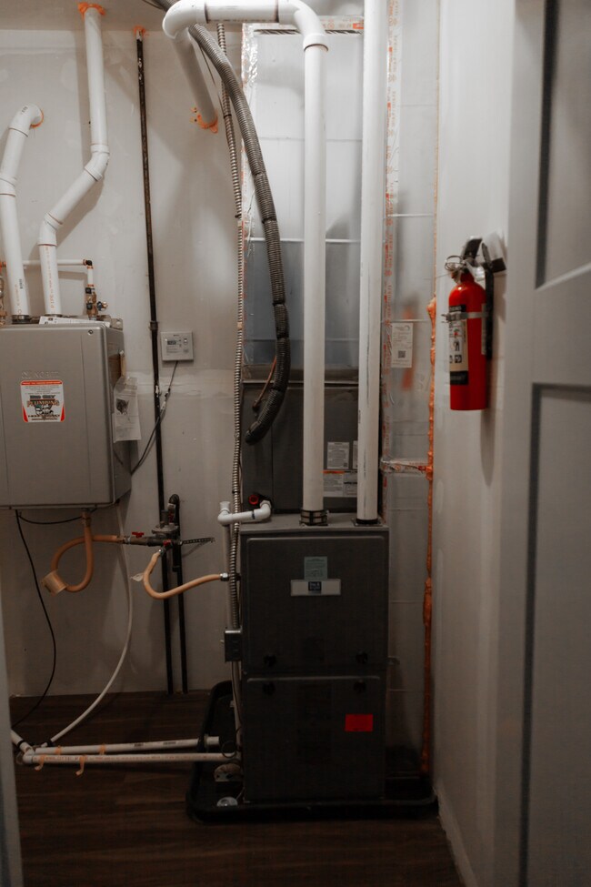 Building Photo - 552 N 360 W