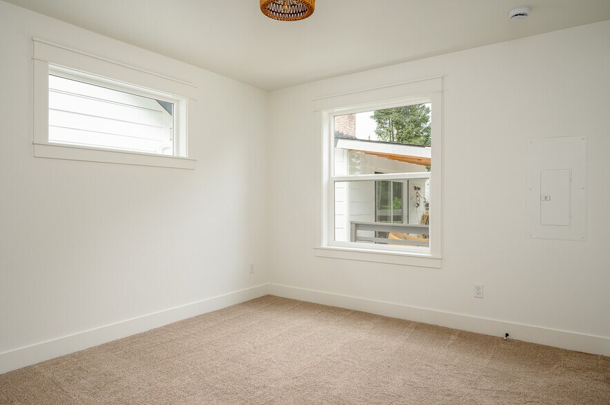 Building Photo - 4103 SE Olsen St