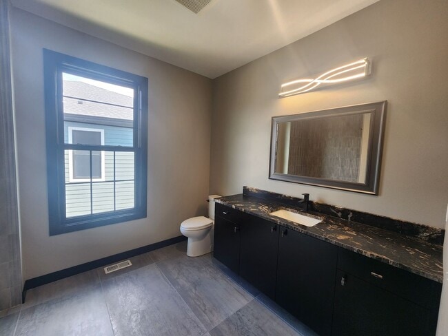 Building Photo - Brand New Townhomes!