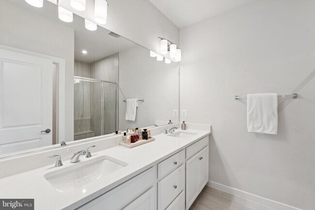 Building Photo - 1750 Blue Spruce St