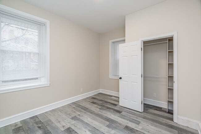 Building Photo - 4129 W Girard Ave