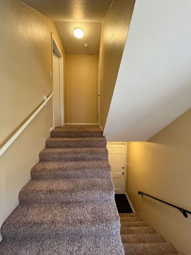 Building Photo - Large 2 Bed 1.5 Bath 1 Covered Carport in the Morris Will Roger Park Addn