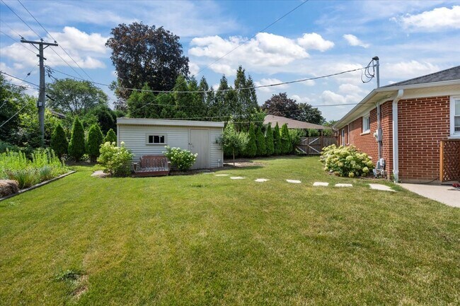 Building Photo - 333 Warwick Rd