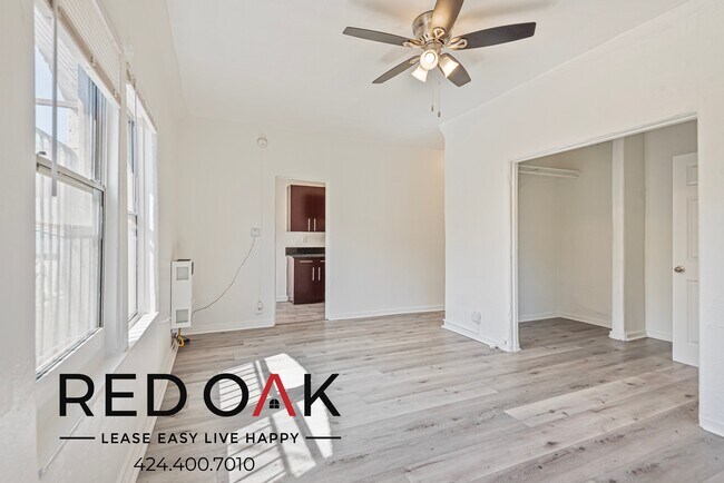 Building Photo - 5600 Fernwood Ave