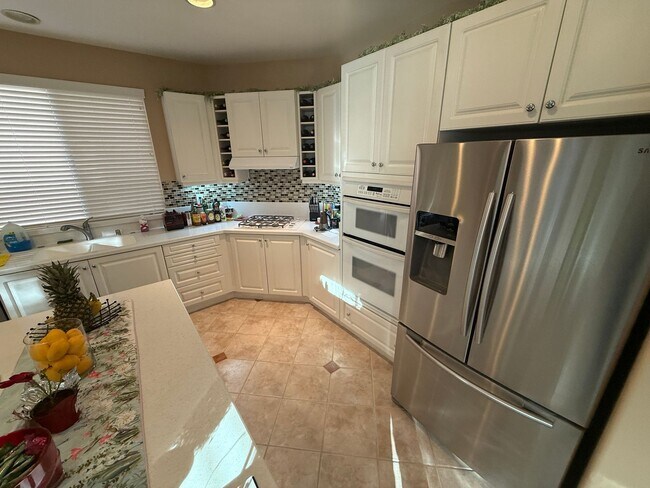 Building Photo - 4 Bedroom Home for Rent in Valencia Northp...