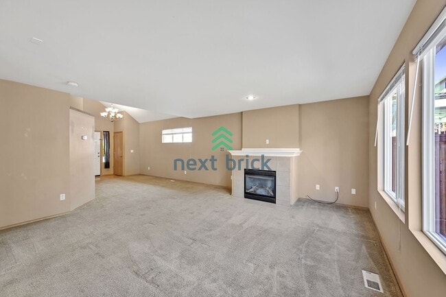 Building Photo - 3 BED & 2.5 BATH TOWNHOUSE FOR RENT