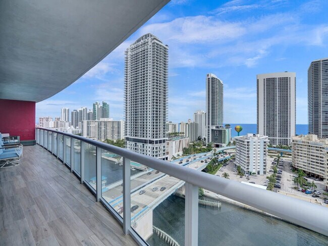 Building Photo - 2602 E Hallandale Beach Blvd