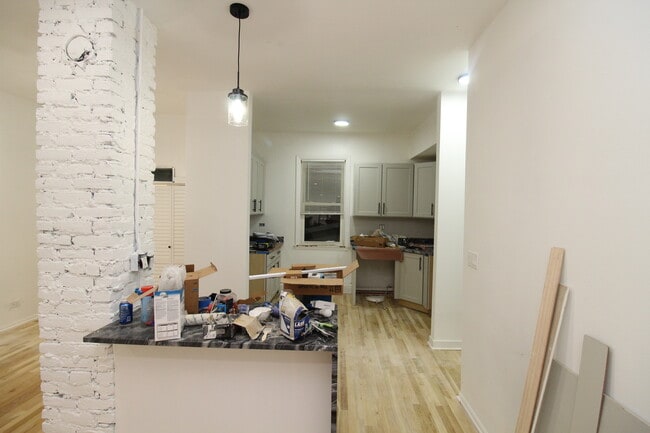 Building Photo - 2470 N Clybourn Ave