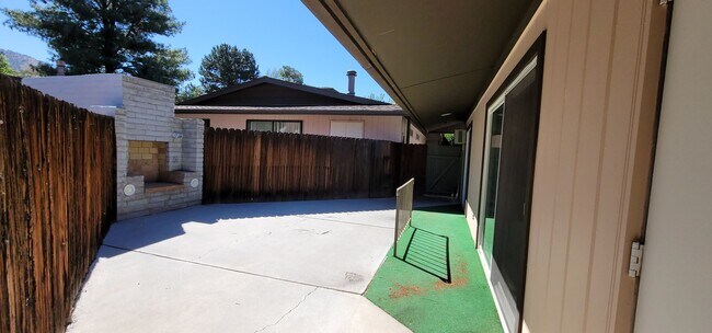 Building Photo - Beautiful 2 Bedroom / 2 Bath Bungalow Next to Hidden Valley Golf Club with Large Private Patio, N...