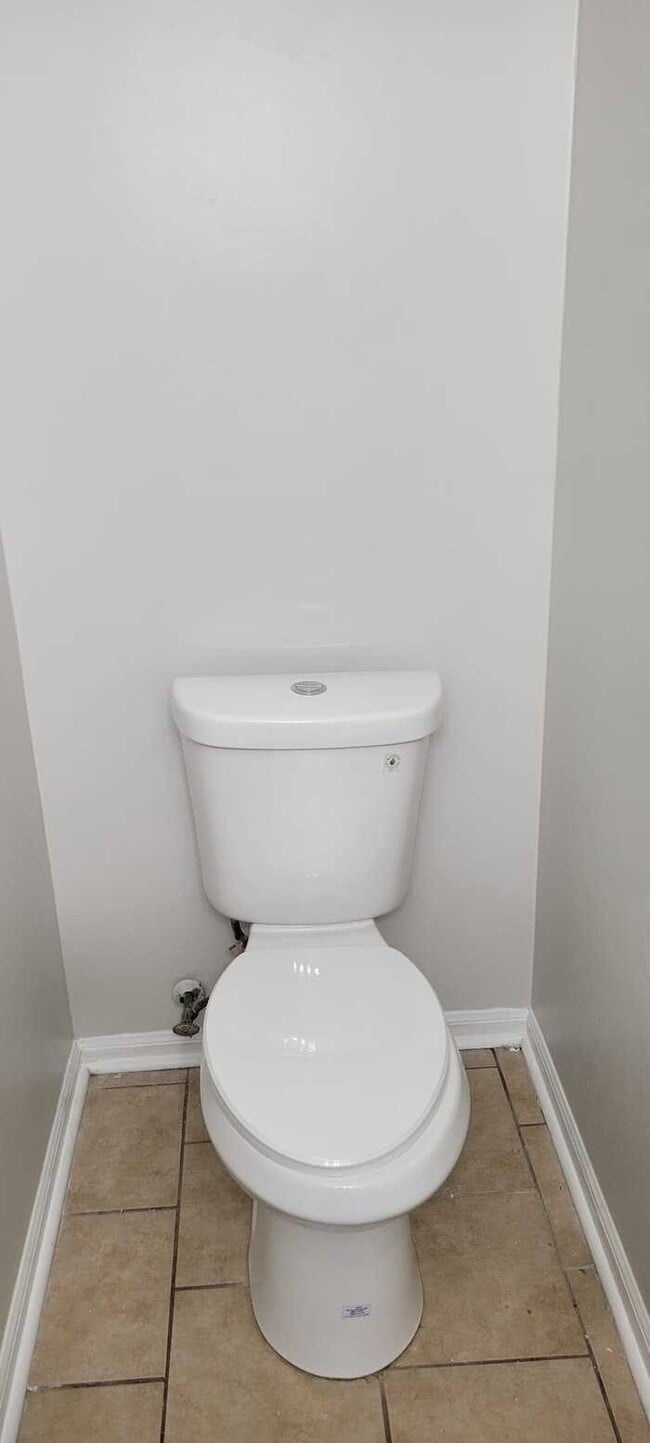 Building Photo - Three Bedroom Split Level Home/Unfinished Basement