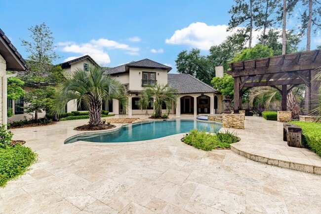 Building Photo - Exquisite 6000+ Sq Ft Home in Hidden Falls...