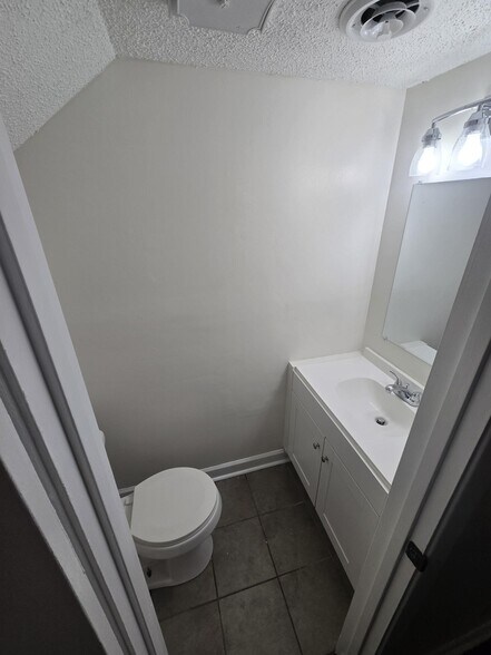 Building Photo - 583 Winding Creek Rd