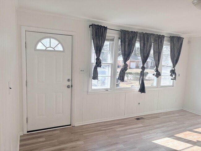 Building Photo - 131 Cole Dr