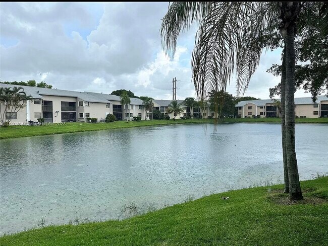 Building Photo - 1021 Adams Ave