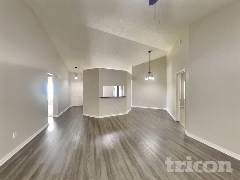 Building Photo - 1718 Brandon Trace Ave