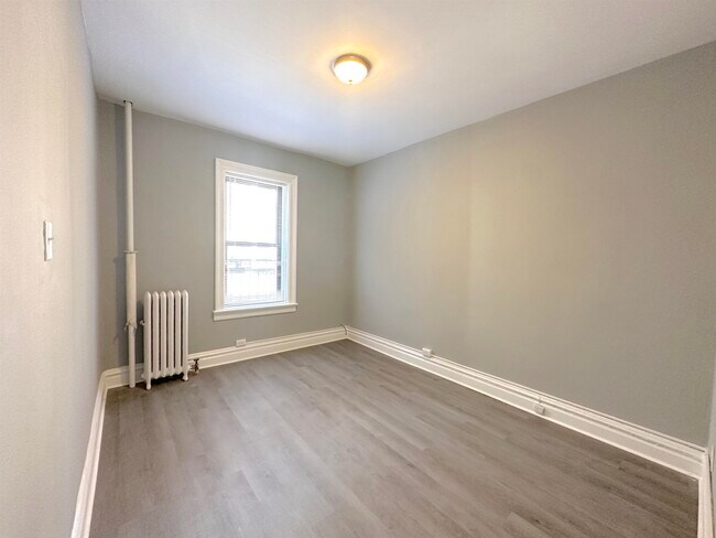 Building Photo - 117 Corbin Ave