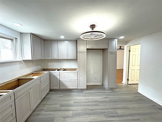 Building Photo - 609 N Nanticoke Ave