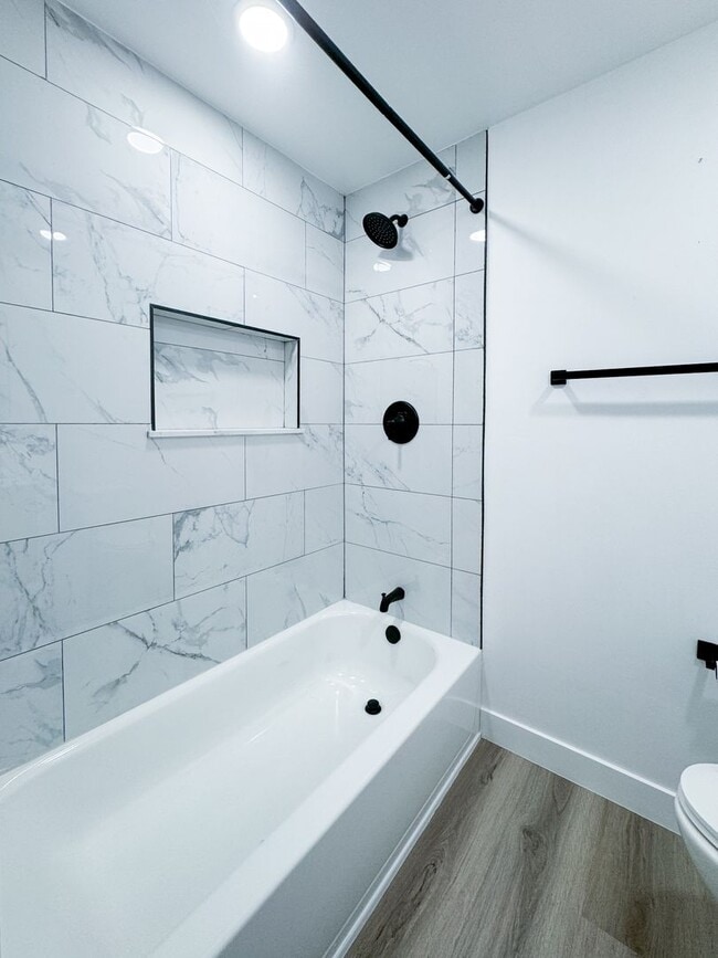 Building Photo - Freshly Renovated 3bd 2 ba in the heart of...