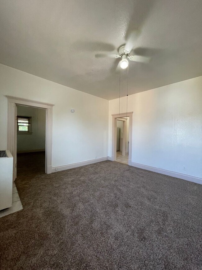 Building Photo - 207 Midway Ave