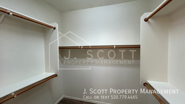 Building Photo - 4266 E Lexington Ave