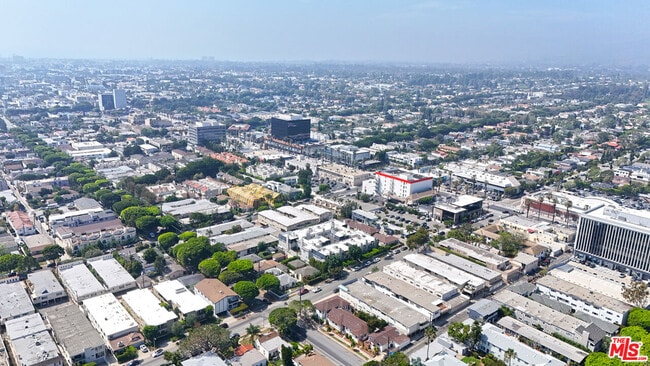 Building Photo - 3101 Arizona Ave