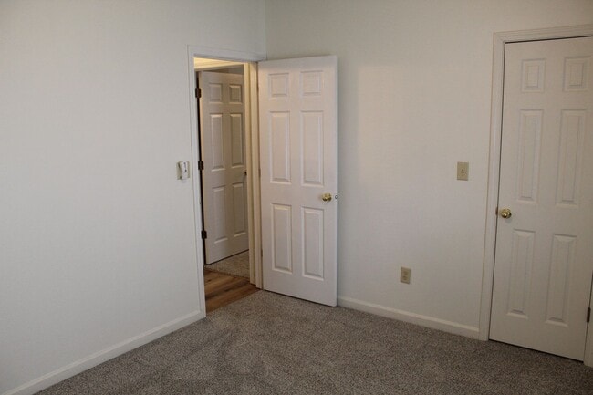 Building Photo - Beautiful Ranch Home in Avon!