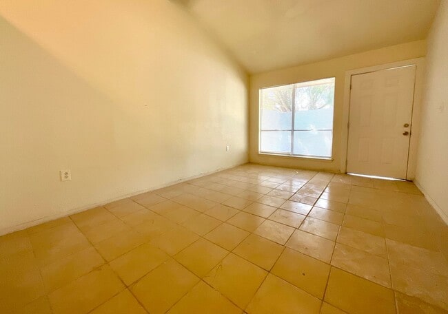 Building Photo - 7237 Glen Bay Dr
