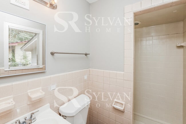 Building Photo - Spacious one-level living