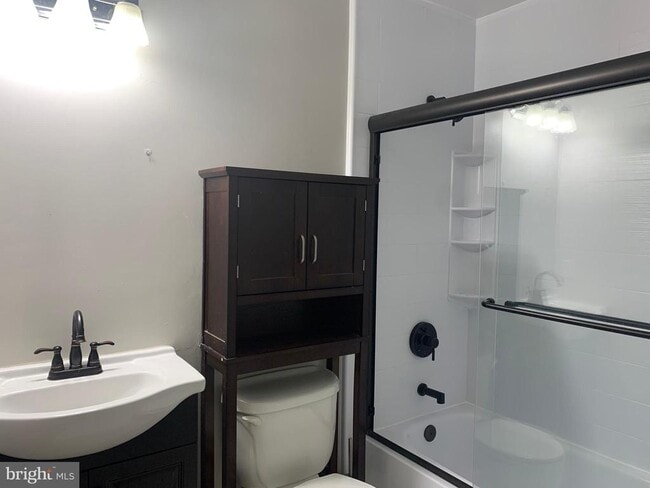 Building Photo - 3027 Mozart Dr