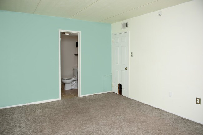 Building Photo - 280 Bridgewater Rd