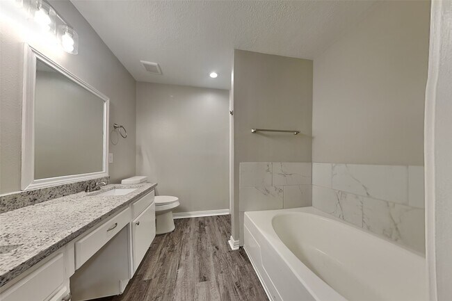 Building Photo - 18623 Singing Woods Dr