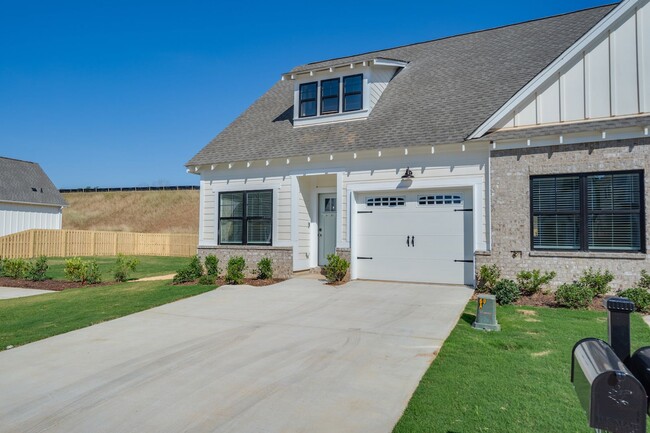 Building Photo - One Bedroom with Garage