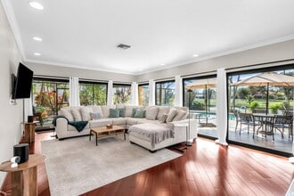 Building Photo - 3250 Lakeview Blvd