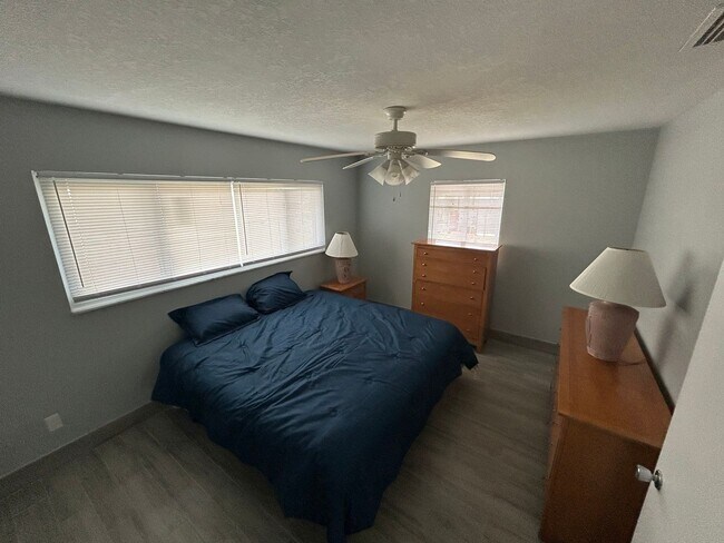 Building Photo - Charming 2-bedroom 1-bath home