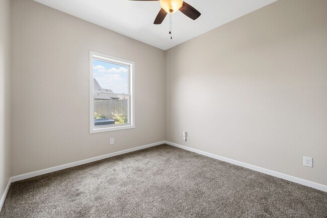 Building Photo - Pet Friendly Four Bedroom!