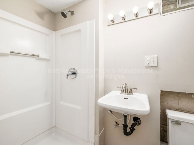 Building Photo - 1621 Sullivant Ave