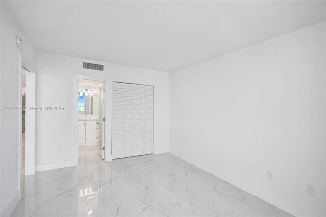 Building Photo - 3625 N Country Club Dr