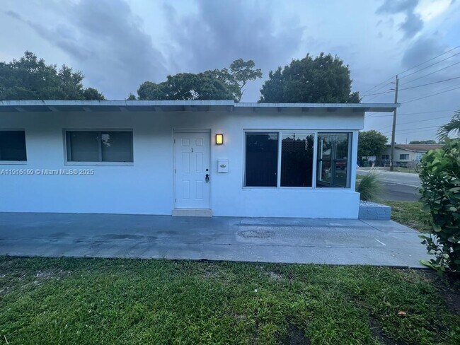 Primary Photo - 206 SE 10th St