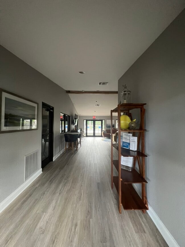 Building Photo - 1035 June Dr