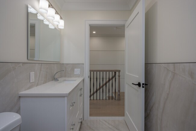 Building Photo - 7 Victoria Ln