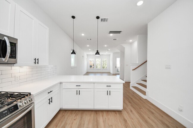 Building Photo - 4806 Cochran St