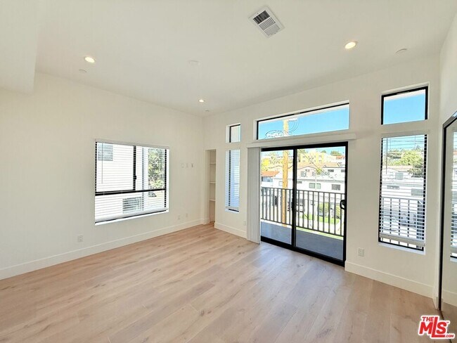 Building Photo - 3414 London St