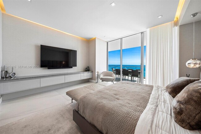 Building Photo - 18501 Collins Ave