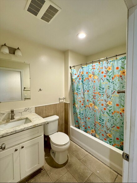 Building Photo - 4159 Rosemead Blvd