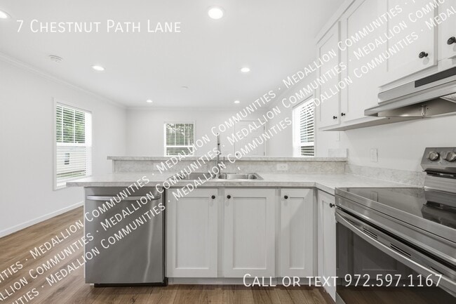 Building Photo - 7 Chestnut Path Ln