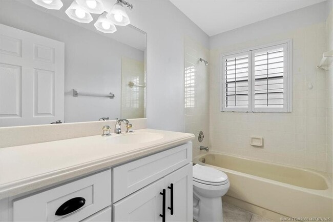 Building Photo - 8085 SE Villa Cir