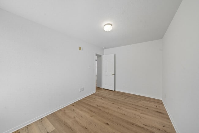 Building Photo - 14730 Fir Knoll Way