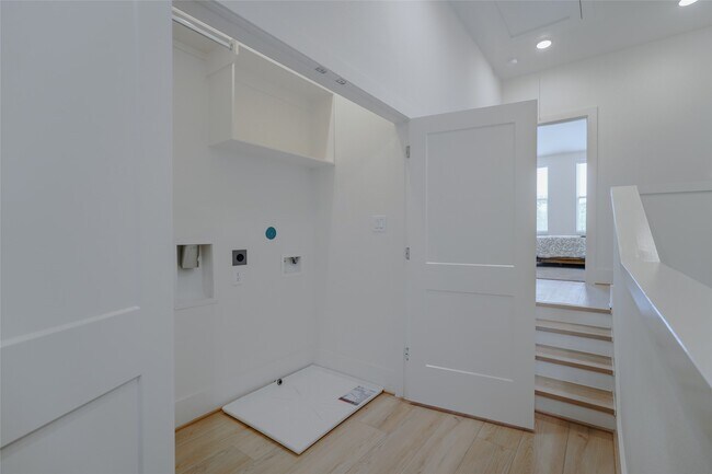 Building Photo - 862 Paul Quinn St